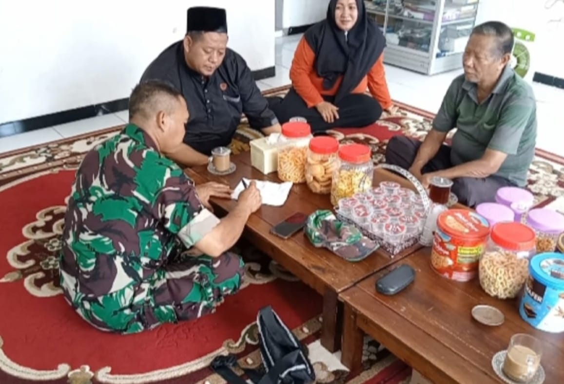 Babinsa Silaturahmi dengan Pengurus Pondok Pesantren, Ajak Tanamkan Toleransi Pada Santri