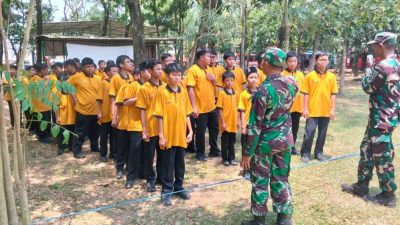 Guna Membentuk Jiwa Korsa, Babinsa Latih Siswa SD Guna Membentuk Jiwa Korsa, Babinsa Latih Siswa SD