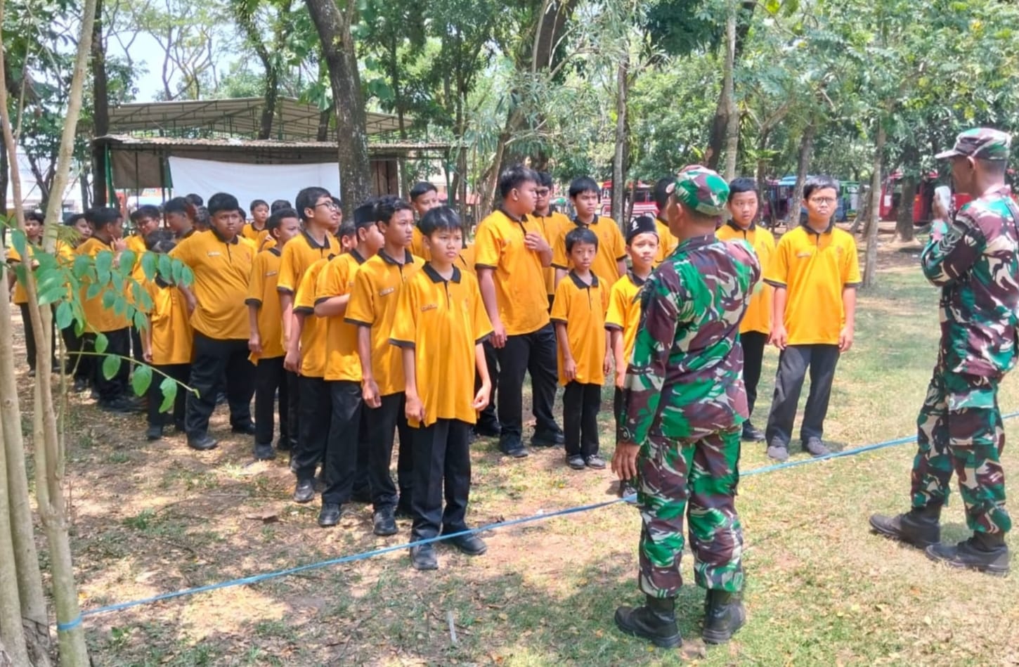 Guna Membentuk Jiwa Korsa, Babinsa Latih Siswa SD
