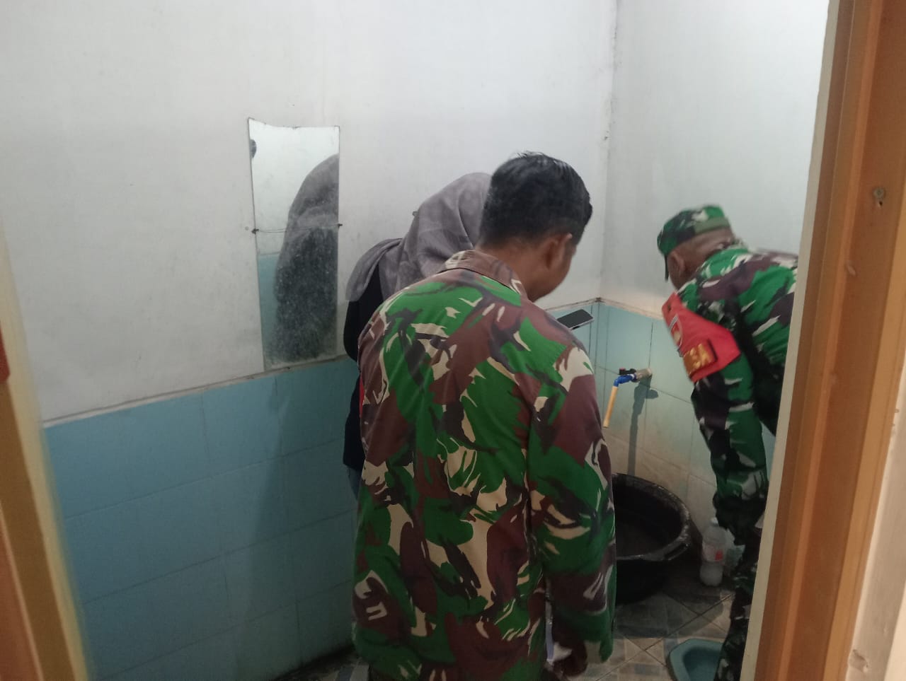 Babinsa bekerjasama Dengan Petugas Kesehatan Galakan Gerakan PSN