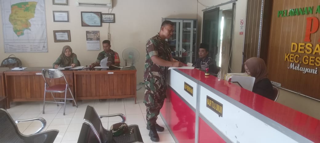 Ingin Mengetahui Jumlah Warganya, Babinsa Lakukan Pendataan Warga Baru