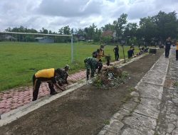 Babinsa Karya Bakti Pembersihan Lingkungan Jelang Kunker Bupati Sragen Ashar Keliling