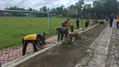 Babinsa Karya Bakti Pembersihan Lingkungan Jelang Kunker Bupati Sragen Ashar Keliling Babinsa Karya Bakti Pembersihan Lingkungan Jelang Kunker Bupati Sragen Ashar Keliling