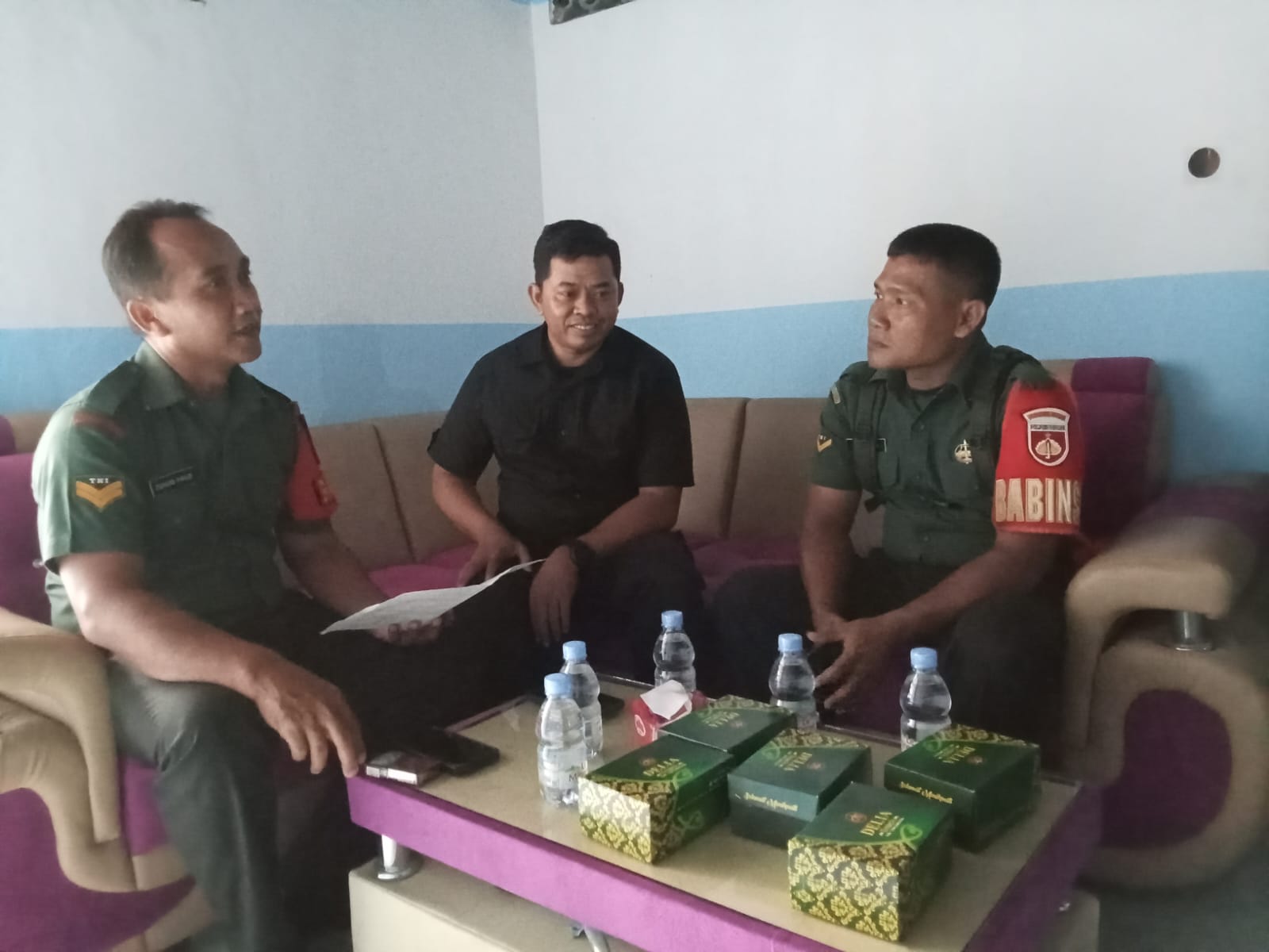 Babinsa Kunjungi Rumah Warga, Kumpulkan Data KK dan Identitas Penduduk