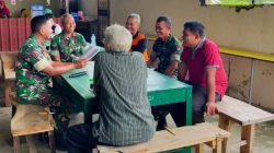 Babinsa Cek Kelengkapan Data Warga Melalui Ketua RT