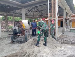 Babinsa Bantu Rehab Rumah Warga, Sekaligus Sampaikan Pesan K3