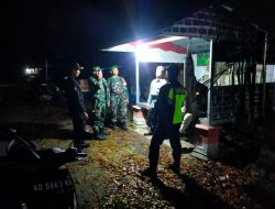 Babinsa Patroli Malam di Pos Kamling, Perkuat Keamanan dan Kebersamaan Warga