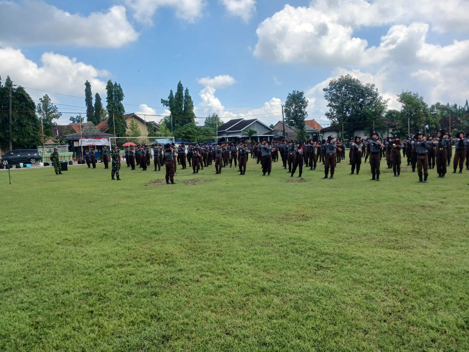 Babinsa Latih PBB Dasar dan PPM kepada Siswa Ketarunaan