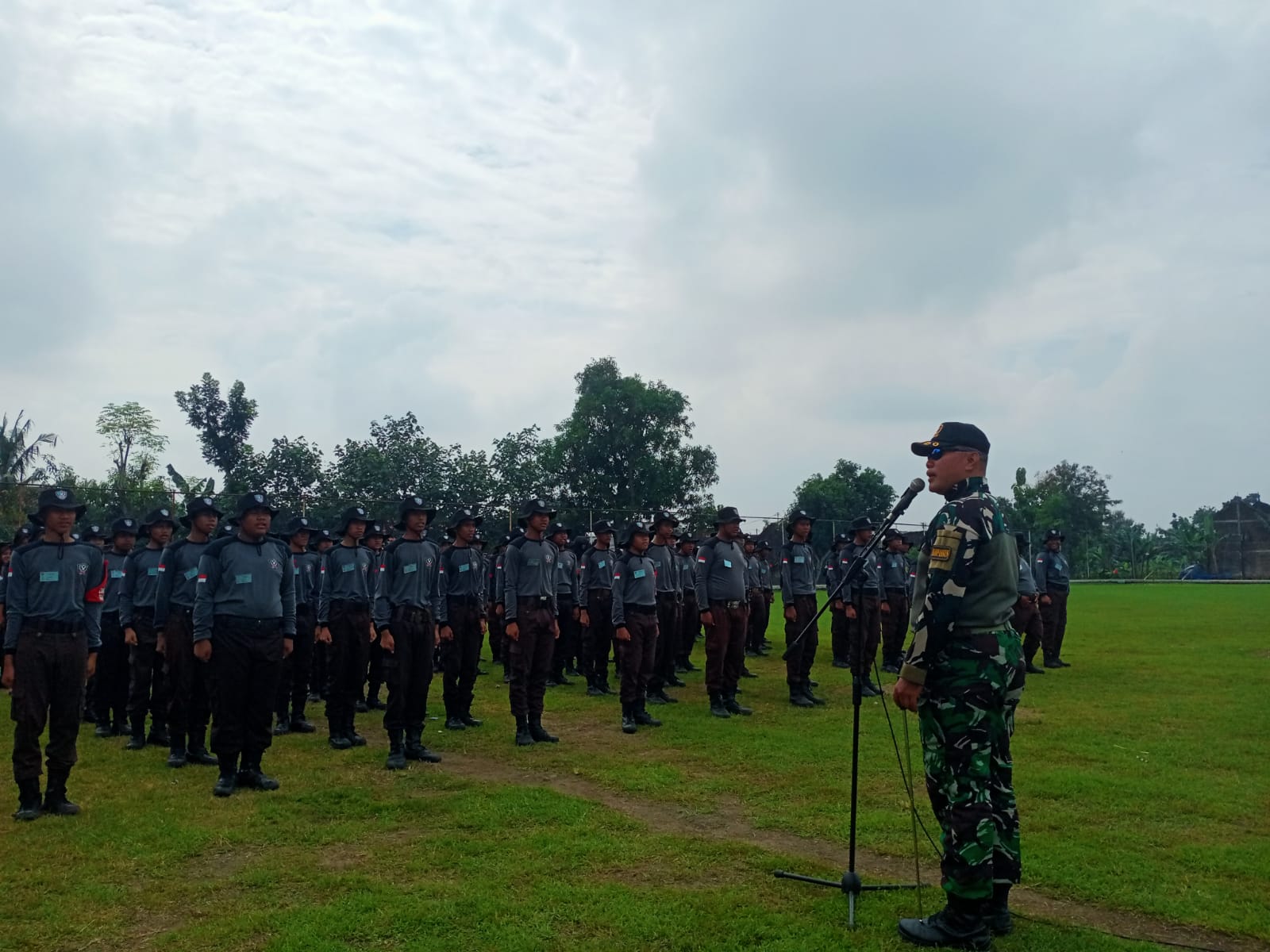 Babinsa Berikan Materi Pencegahan Radikalisme kepada Siswa SMKN I Miri