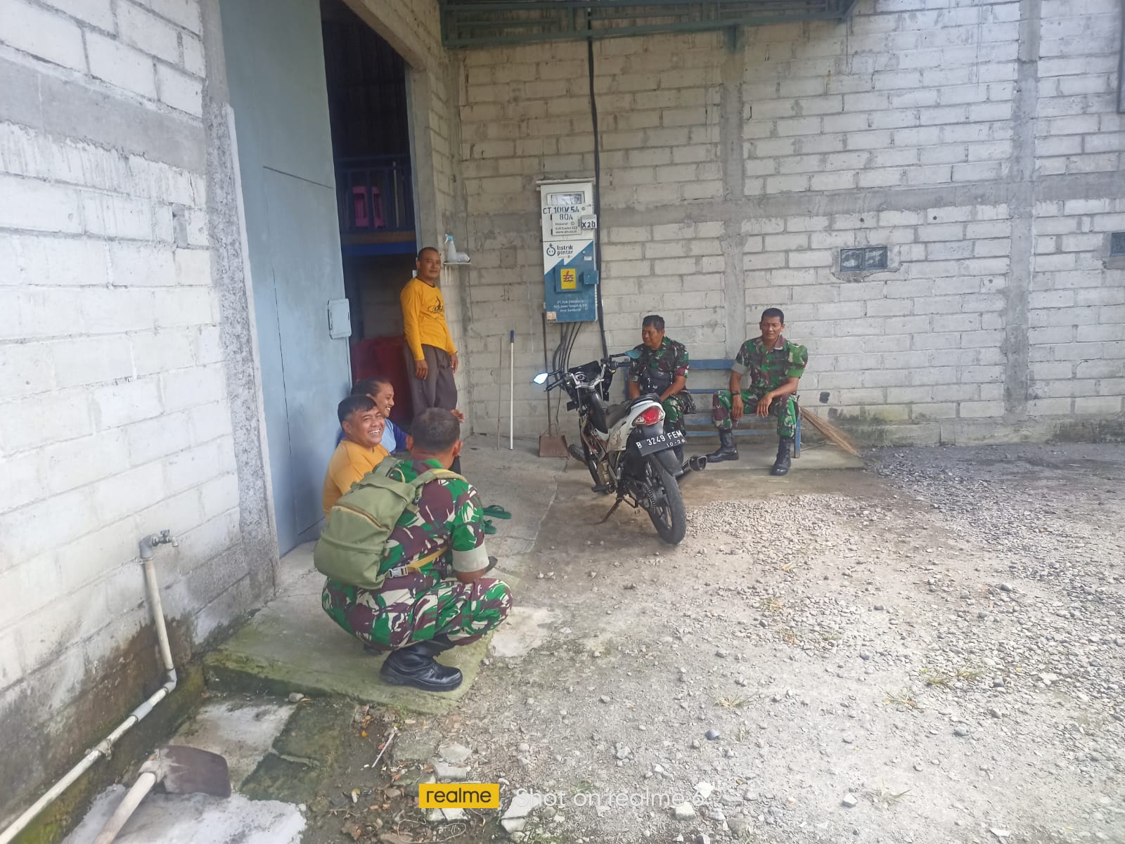 Babinsa Berikan Motivasi dan Semangat Berusaha untuk Meningkatkan Ekonomi Keluarga