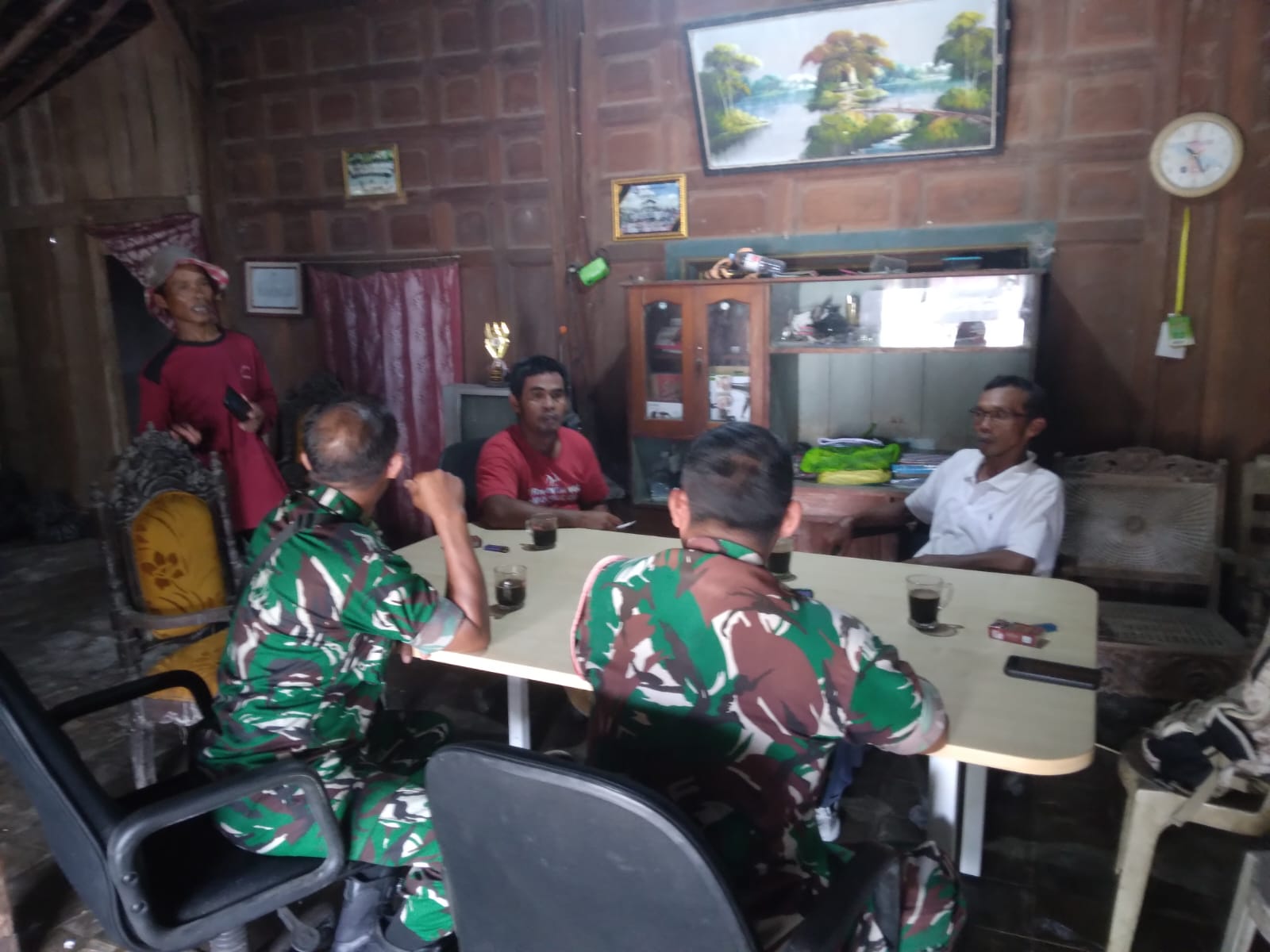 Babinsa Bersilaturahmi dengan Tokoh Pemuda, Bahas Kemajuan Karang Taruna