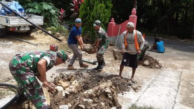 Babinsa Pimpin Kerja Bakti Pembuatan Saluran Air, Aliran Lancar Masyarakat Senang
