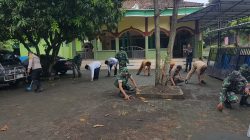 Jelang Bulan Ramadan, Koramil, Polsek, dan Masyarakat Laksanakan Pembersihan Lingkungan Masjid