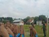 Babinsa Disiplinkan Siswa SMA At Taqwa Melalui Latihan Baris Berbaris