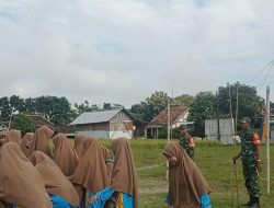 Babinsa Disiplinkan Siswa SMA At Taqwa Melalui Latihan Baris Berbaris