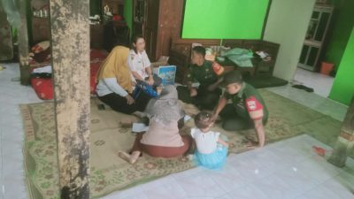 Babinsa Dampingi Pemeriksaan Kesehatan Gratis dari Puskesmas bagi Warga