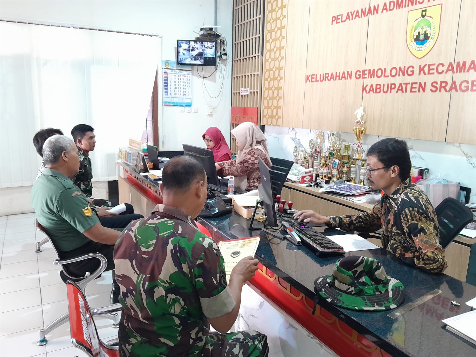 Babinsa Lakukan Pendataan Lansia untuk Memantau Jaminan Kesehatan Warga