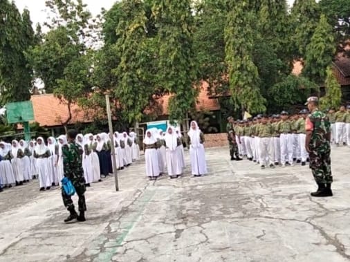 Babinsa Latih Kedisiplinan dan TUS di SMP, Bentuk Karakter Siswa yang Tangguh dan Bertanggung Jawab