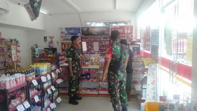 Babinsa Cek Makanan dan Minuman, Cegah Peredaran Barang Kadaluarsa