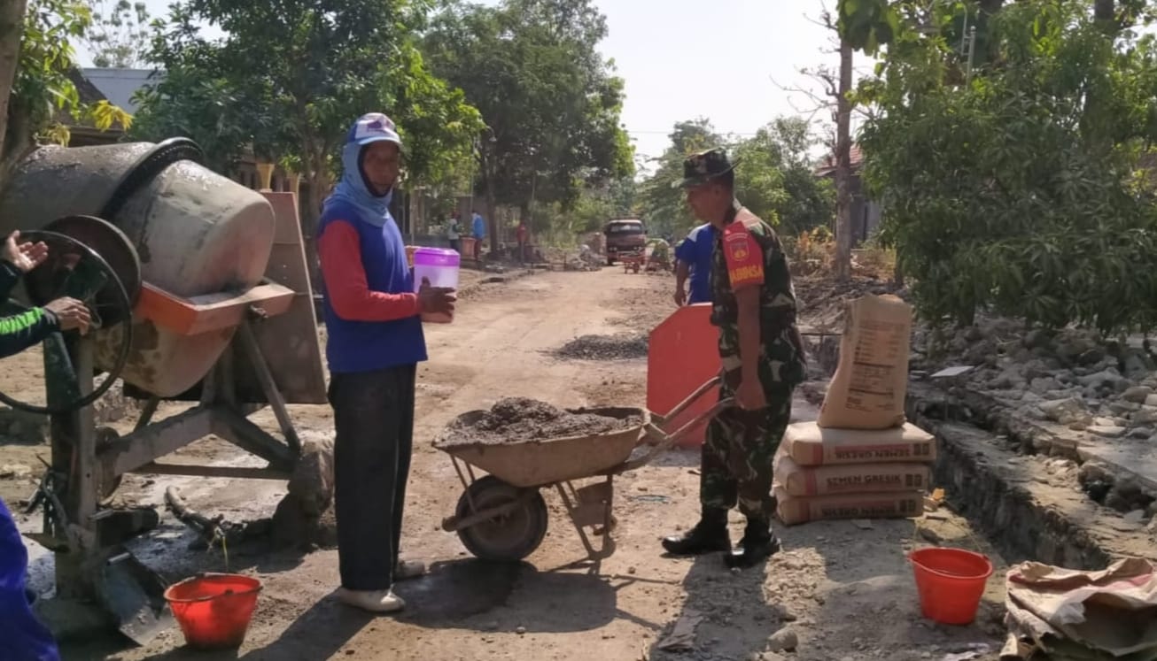 Babinsa Berperan Aktif Bangun Talud Jalan, Jamin Aman dan Lancarnya Transportasi