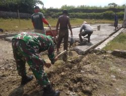 Babinsa Turut Berperan Aktif dalam Pengerasan Jalan Kampung