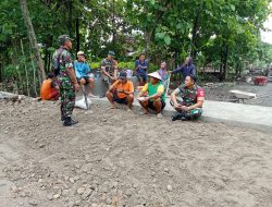 Babinsa Komsos dengan Warga Jelang Lebaran,  Jaga Kondusifitas Wilayah