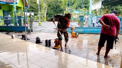 Babinsa Bantu Pembersihan Masjid, Tekankan Kebersihan Tetap Dijaga Meski Ramadan Usai