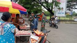Babinsa Patroli Area Pedagang Kaki Lima Dadakan, Pastikan Ketertiban dan Kemudahan Beribadah di Bulan Puasa