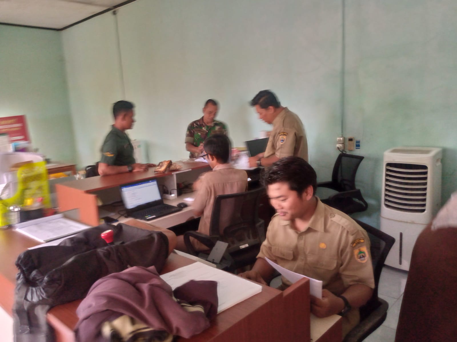 Babinsa Tingkatkan Koordinasi dan Komunikasi dengan Perangkat Desa