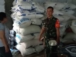 Babinsa Cek Stok Beras Pasca Lebaran, Pastikan Ketersediaan Aman dan Harga Stabil