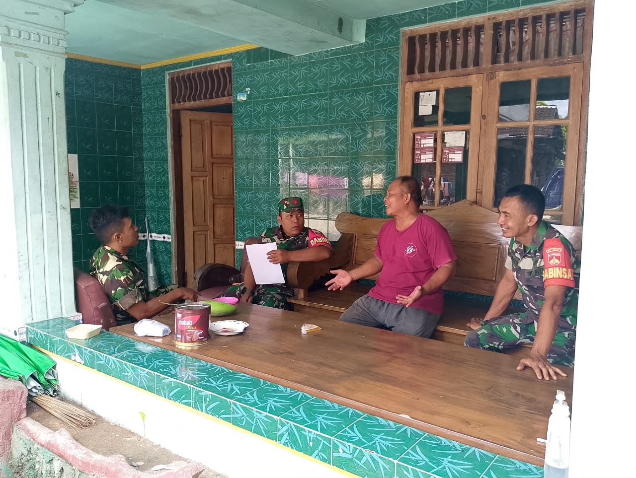 Babinsa Bahas Persiapan Musim Tanam Kedua Dengan Ketua Gapoktan