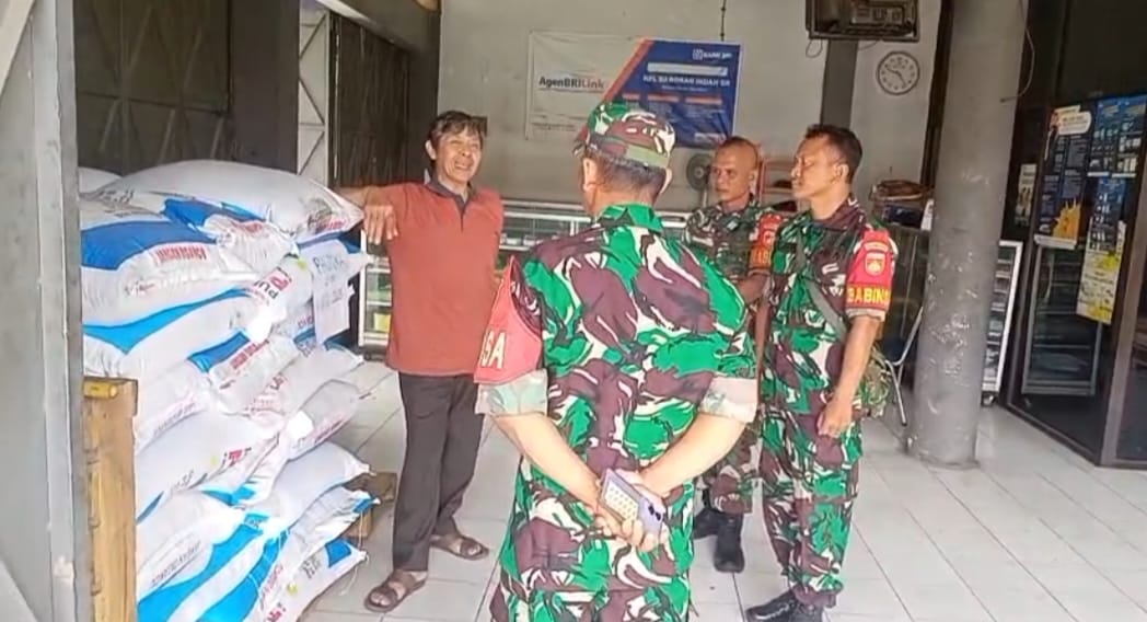 Babinsa Kunjungi Penyalur Pupuk Bersubsidi, Berikan Imbauan kepada Distributor