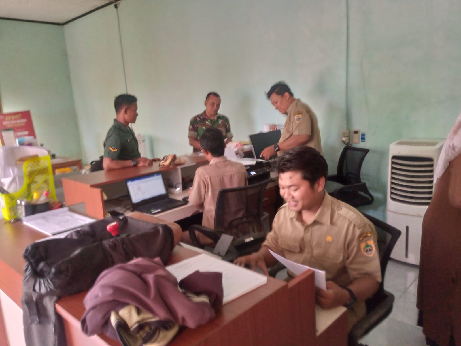 Babinsa dan Perangkat Desa Pererat Kebersamaan