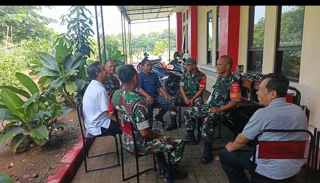 Babinsa Imbau Warga Jaga Keamanan Materiil dan Personil Jelang Hari Raya Idul Fitri