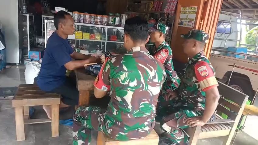 Babinsa Lakukan Pendataan Bantuan Sembako bagi Warga di Bulan Suci