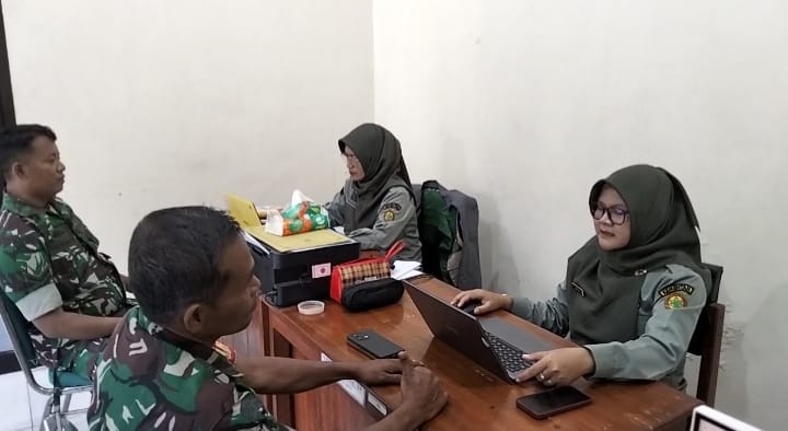 Babinsa Koordinasi dengan PPL Bahas Perkembangan Pertanian di Wilayah