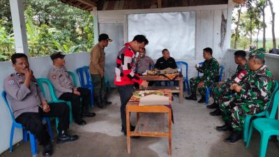 Danramil Komsos dengan Mantri Hutan, Bahas Pengembangan Potensi Kawasan Hutan