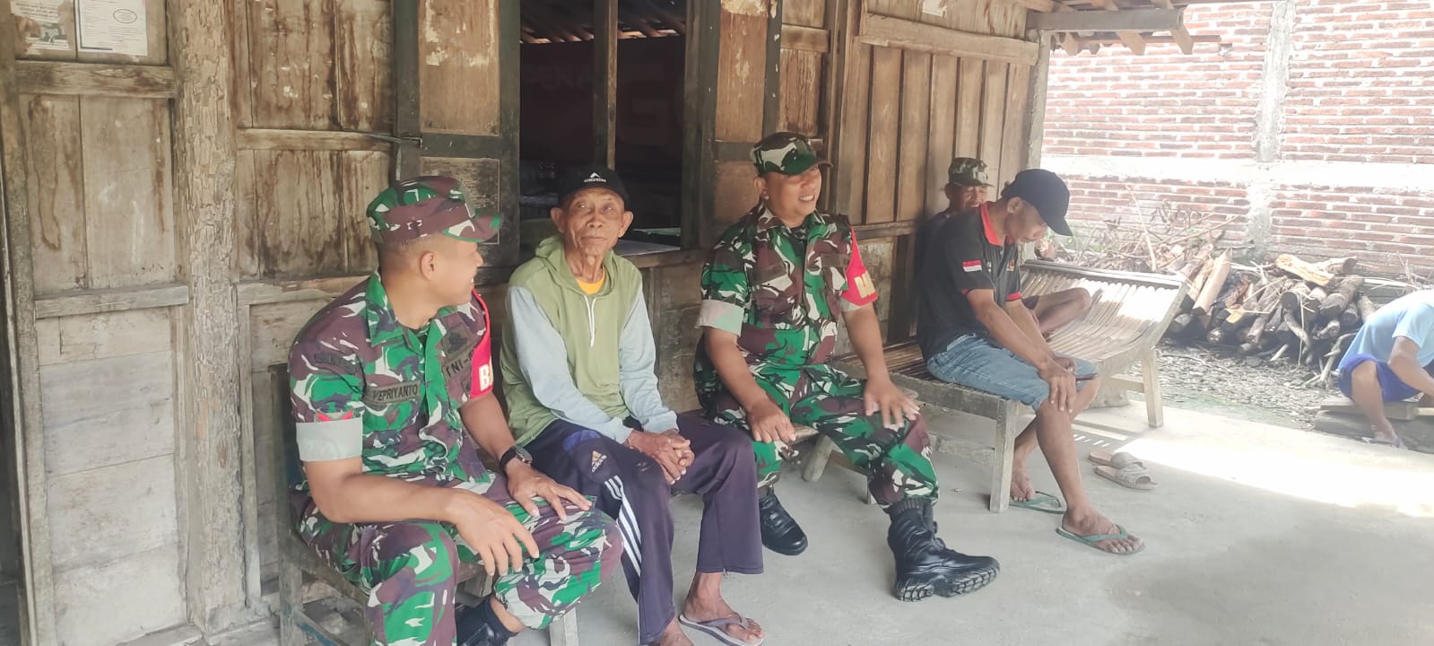 Babinsa Gelar Komsos, Serap Aspirasi dan Jaga Kondusifitas Wilayah