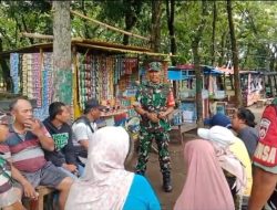Babinsa Imbau PKL Jualan dengan Menghormati Warga yang Berpuasa