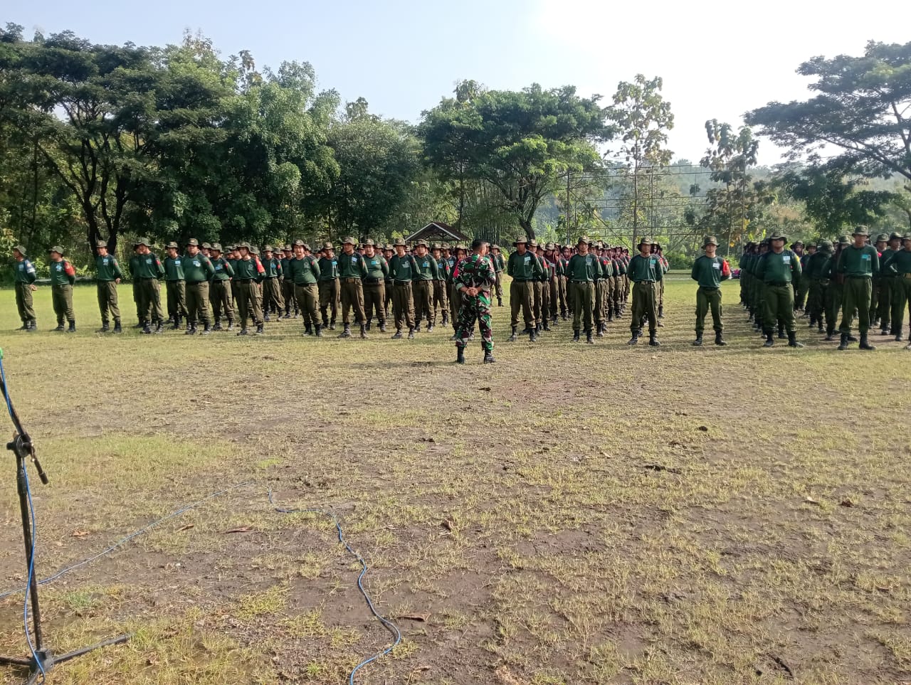 Babinsa Latih PBB untuk Tingkatkan Disiplin dan Kekompakan Generasi Muda