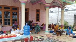 Babinsa Berinteraksi Dengan Para Ibu dari Balita Di Posyandu Babinsa Berinteraksi Dengan Para Ibu dari Balita Di Posyandu