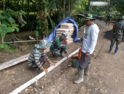 Babinsa Pimpin Pembangunan Talud Sepanjang 50 Meter Demi Kelancaran Akses Warga
