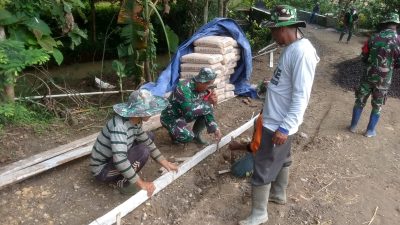 Babinsa Pimpin Pembangunan Talud Sepanjang 50 Meter Demi Kelancaran Akses Warga