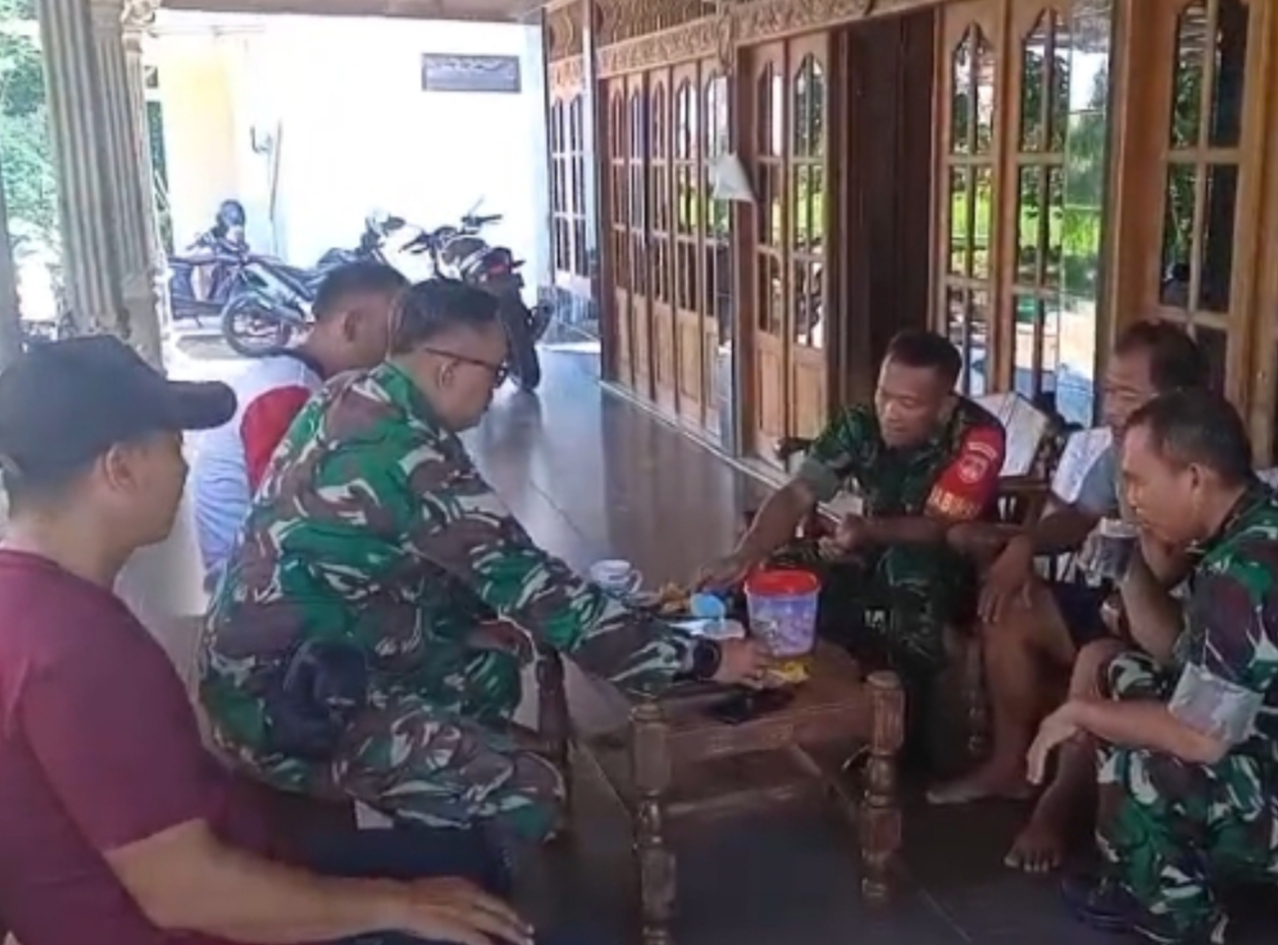 Babinsa Jalin Silaturahmi dengan Tokoh Masyarakat, Mengetahui Kondisi Wilayah
