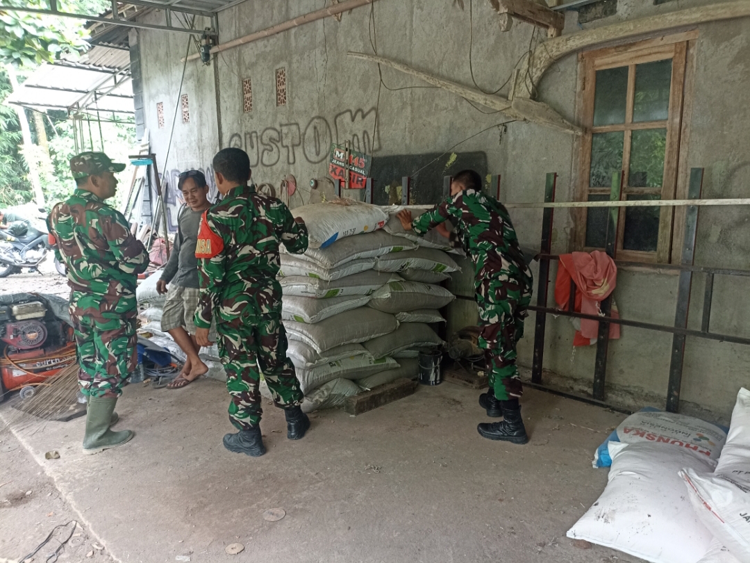 Babinsa Laksanakan Sidak Pupuk Bersubsidi, Pastikan Ketersediaan dan Tepat Sasaran