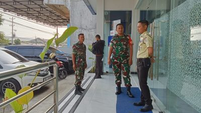 Jaga Ketertiban Wilayah, Babinsa Aktif Patroli dan Kunjungi Warga