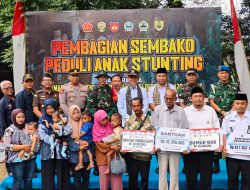 Ratusan paket sembako dibagikan kepada warga pra sejahtera dan keluarga anak stunting