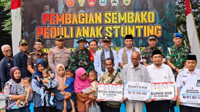 Ratusan paket sembako dibagikan kepada warga pra sejahtera dan keluarga anak stunting