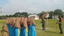 Asah Mental Juara, Babinsa Latih Lempar Galah Siswa SMP Pondok