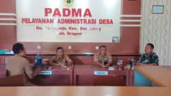 Pastikan Bantuan Tepat Sasaran, Babinsa Datangi Kantor Desa Cari Data KK Miskin
